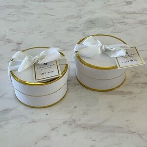 Sugar Paper Los Angeles White Round Gift Boxes with Ribbon Close Set of 2